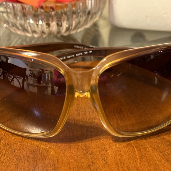 Authentic Versace sunglasses in great condition - Picture 3 of 9